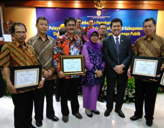 Dindukcapil Kota Yogyakarta Mendapatkan Piagam Penghargaan Dari Kemenpanrb