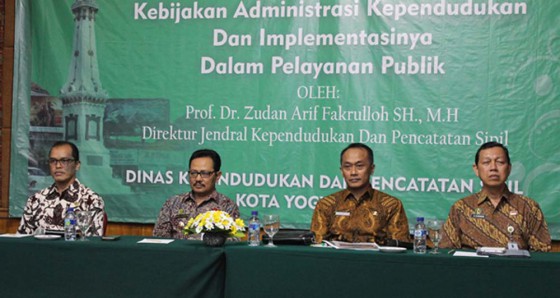 Sosialisasi Kebijakan Administrasi Kependudukan dan Implementasinya Dalam Pelayanan Publik