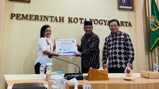Disdukcapil kota Yogyakarta Raih Nilai Tertinggi Penilaian Penyelenggaraan Pelayanan Publik di Pemerintah Kota Yogyakarta 2022
