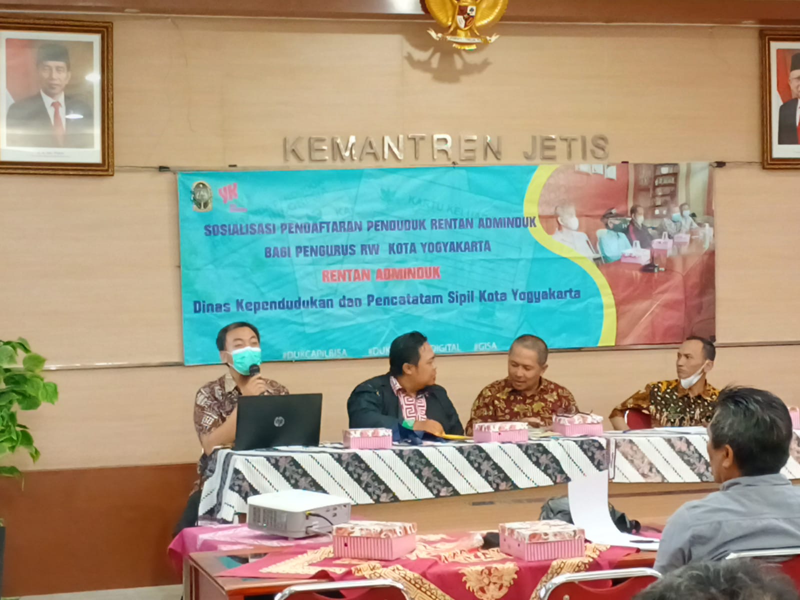 Sosialisasi Pendaftaran Penduduk Rentan Adminduk Bagi Pengurus Rw  Warga Kota Yogyakarta