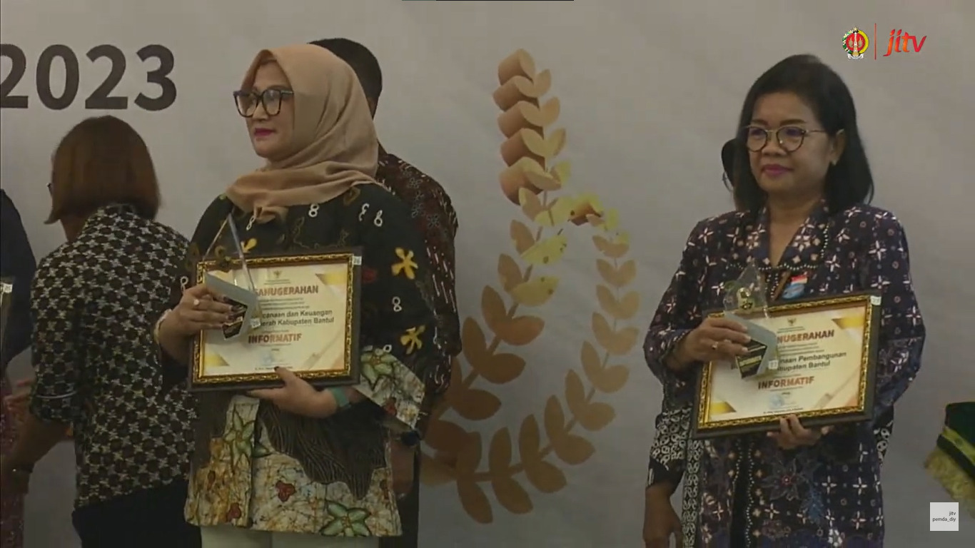 Dinas Dukcapil Kota Yogyakarta memperoleh Penghargaan Informatif pada Penganugerahaan Keterbukaan Informasi Publik DIY Tahun 2023